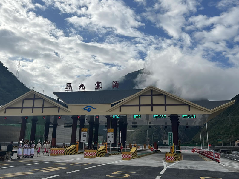 綿陽(yáng)租車自駕九寨溝的九綿高速通車了，詳細(xì)的通行攻略來(lái)了，出行必看！